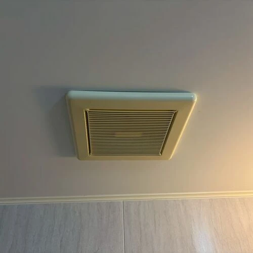 画像6083：天井内の換気設備をリニューアルして住まいの快適性を高めた交換工事