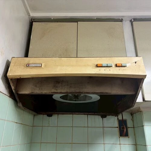 画像6086：調理中の油煙やにおいを効率よく排出するレンジフード交換工事の施工事例